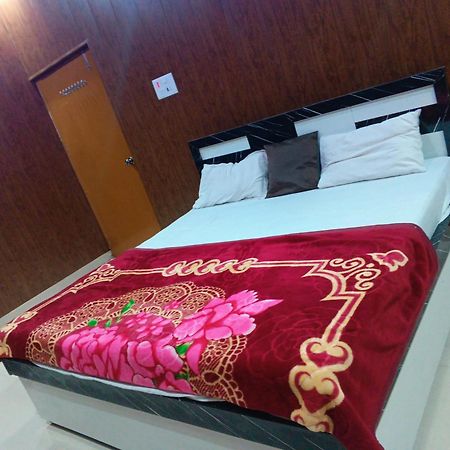 Отель La Ayodhya Residency Экстерьер фото