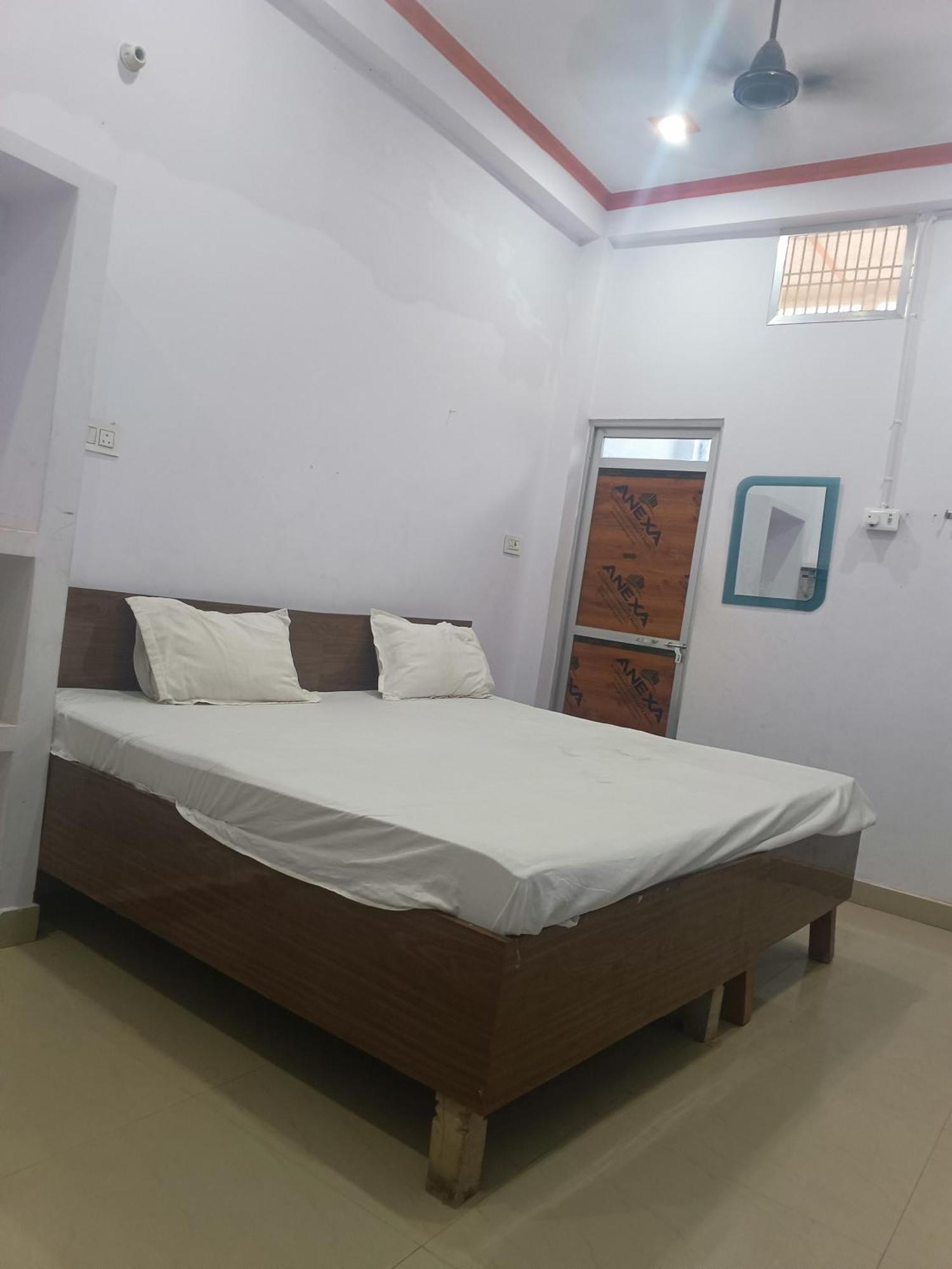 Отель La Ayodhya Residency Экстерьер фото