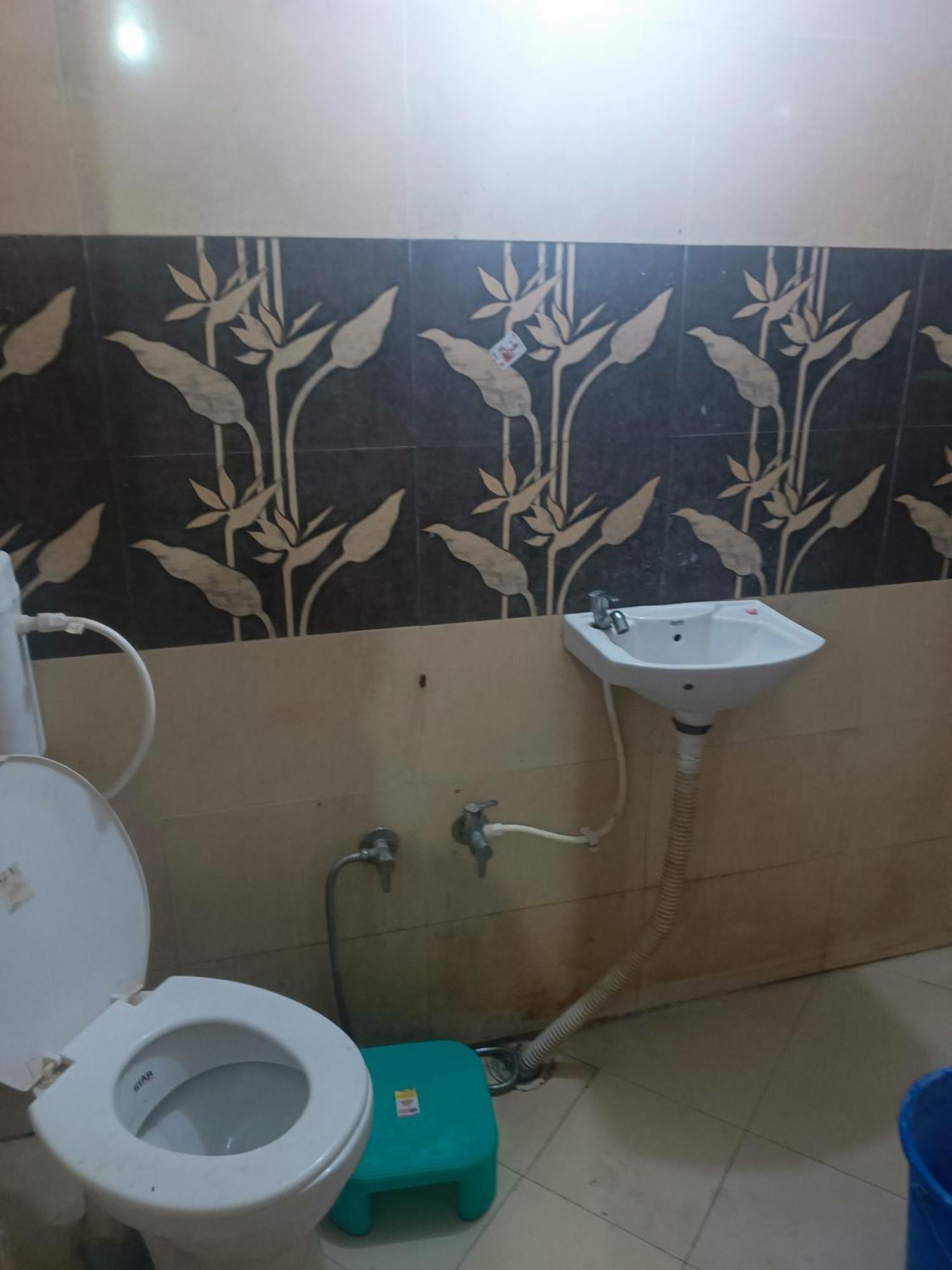 Отель La Ayodhya Residency Экстерьер фото