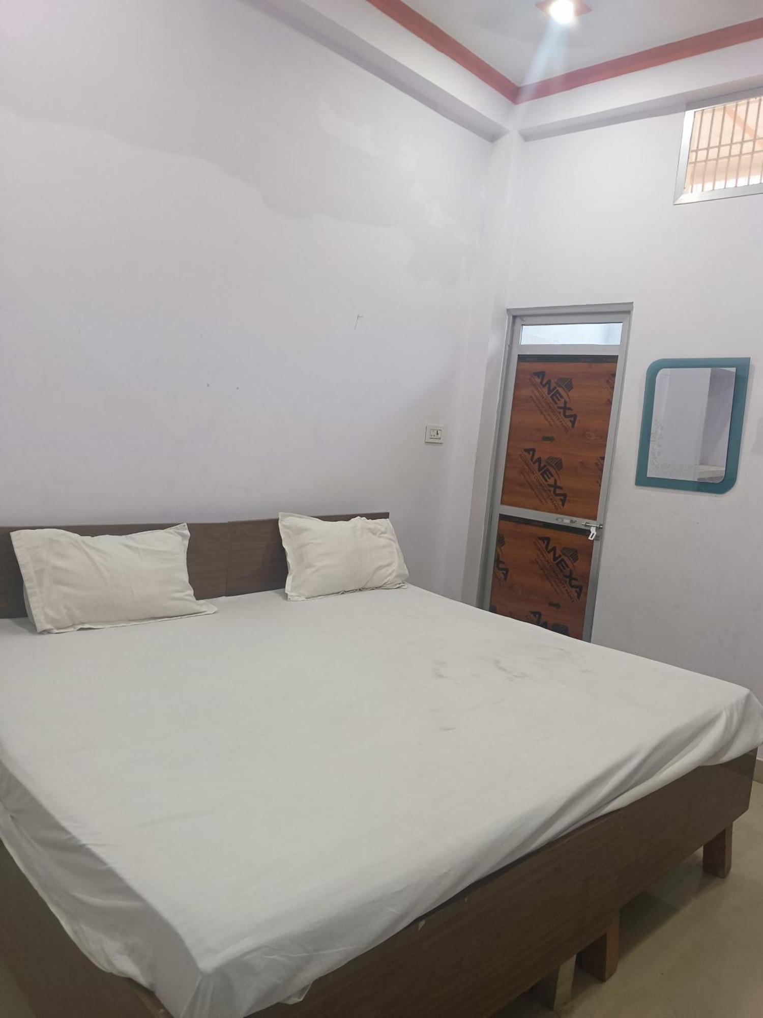 Отель La Ayodhya Residency Экстерьер фото