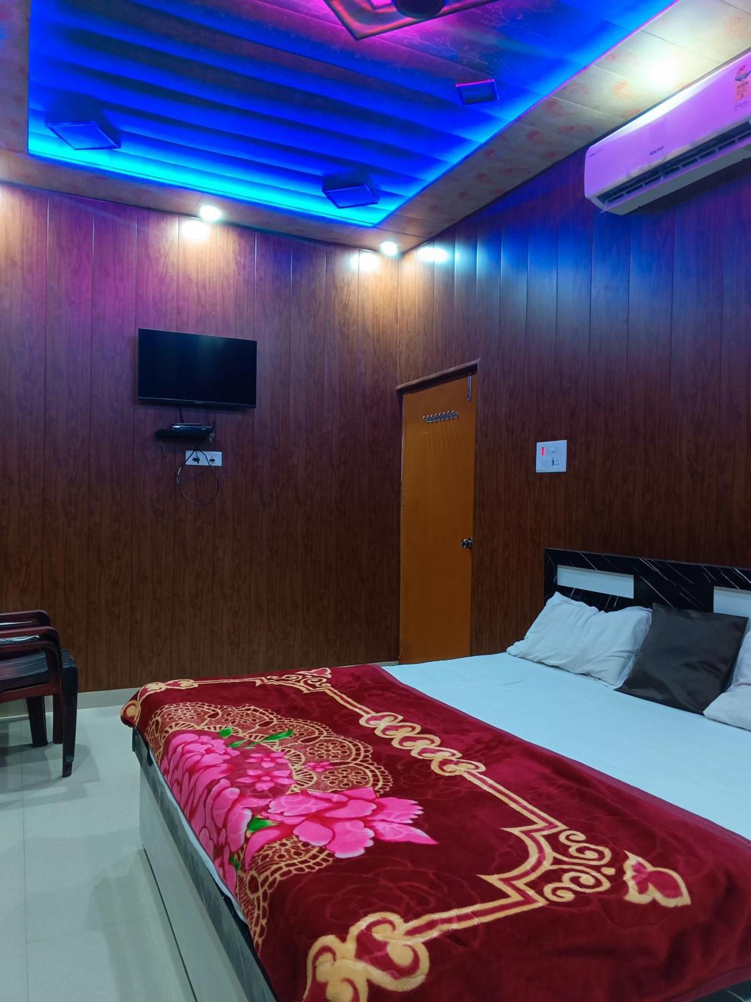 Отель La Ayodhya Residency Экстерьер фото