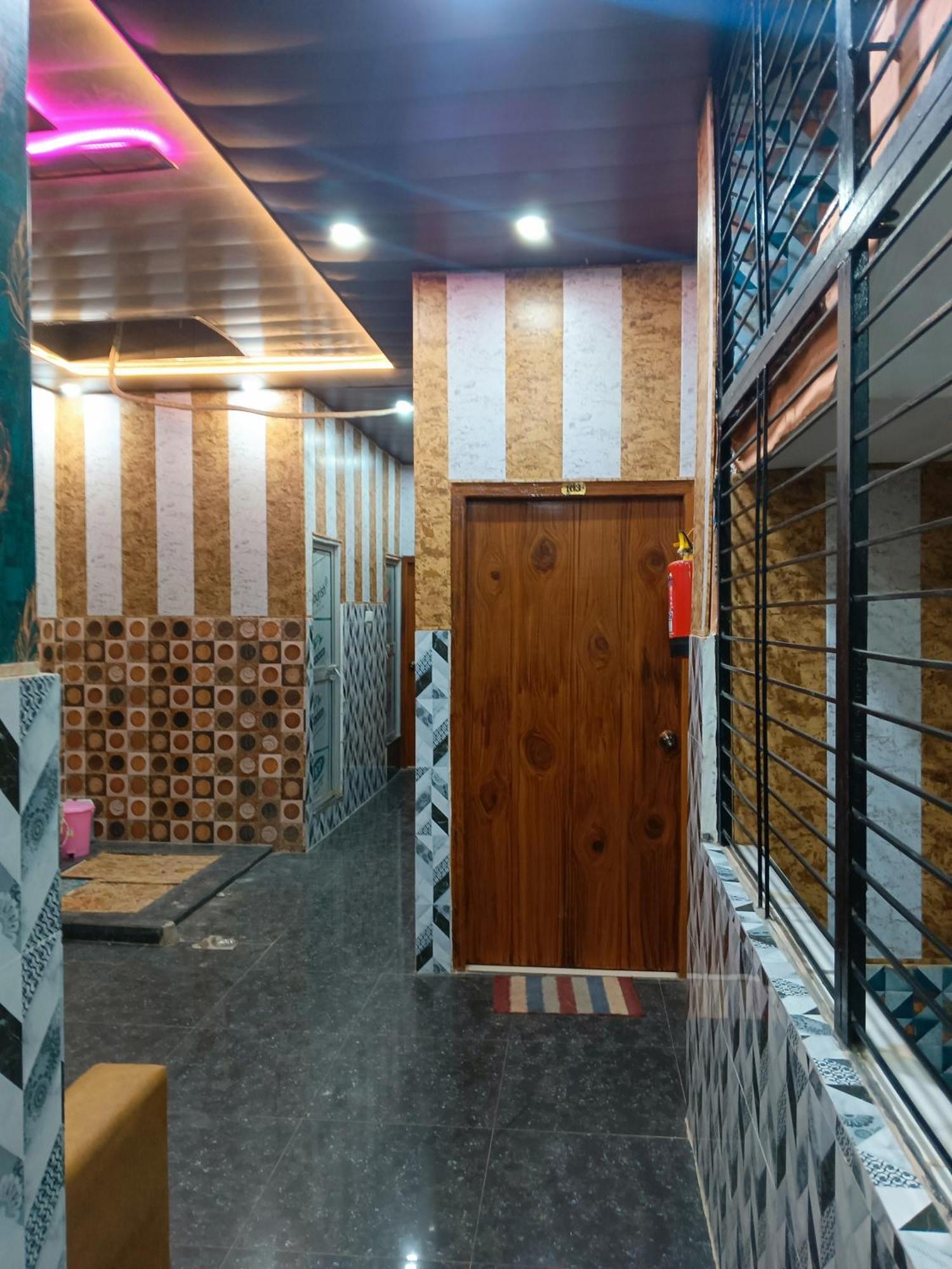 Отель La Ayodhya Residency Экстерьер фото