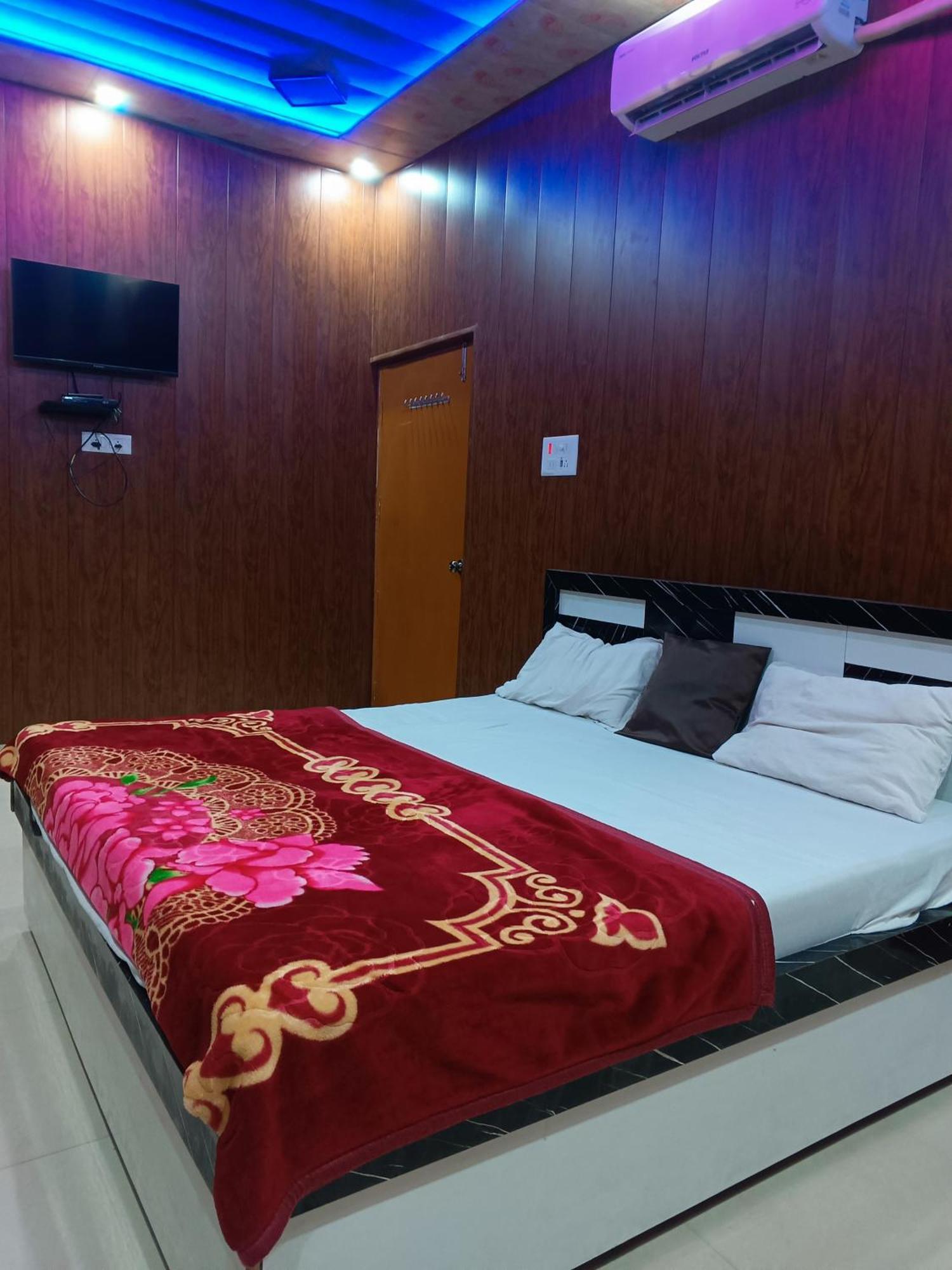 Отель La Ayodhya Residency Экстерьер фото