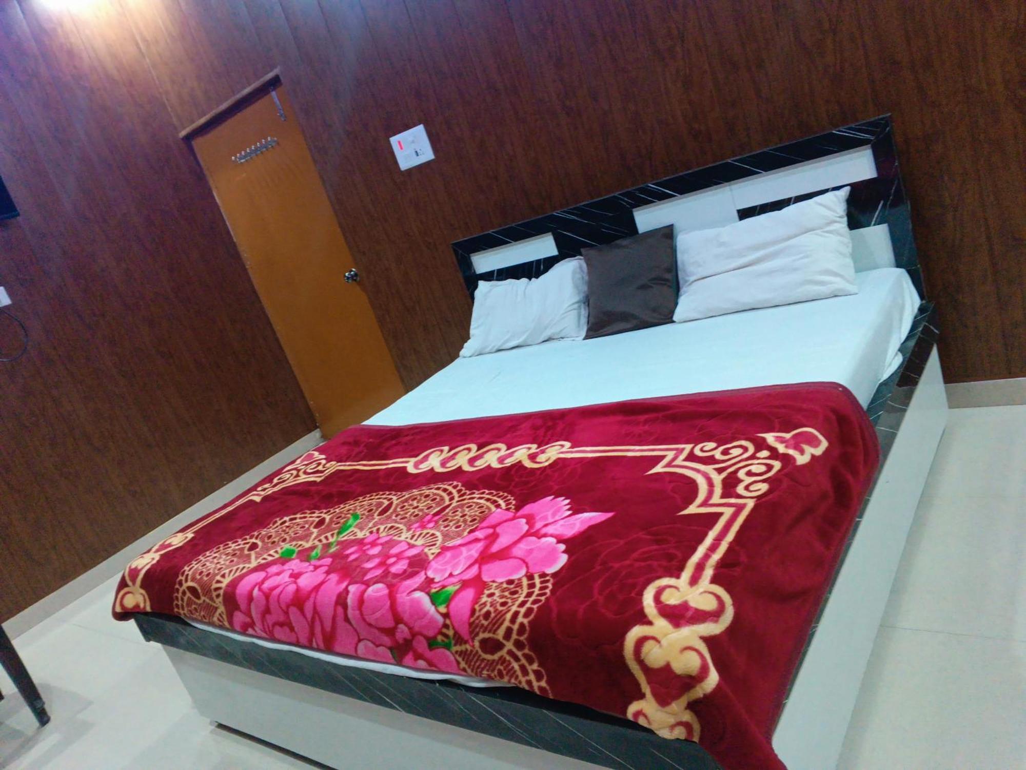 Отель La Ayodhya Residency Экстерьер фото