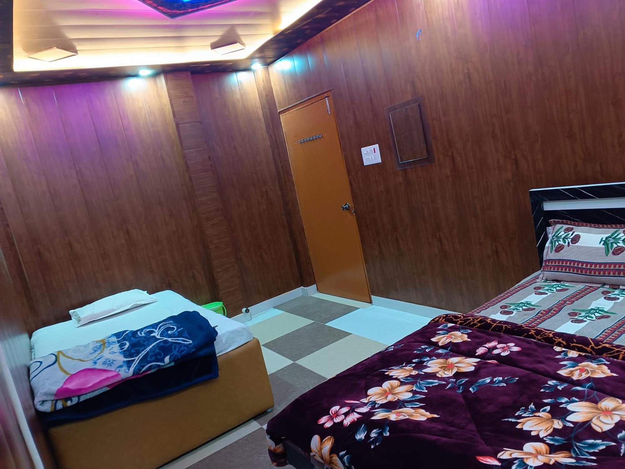 Отель La Ayodhya Residency Экстерьер фото